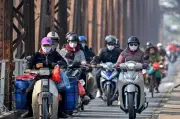 Bantahan awam paksa Hanoi kecutkan larangan motosikal petrol dari 26 ke 11 jalan