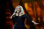 Bonnie Tyler jalani pembedahan kecemasan di Portugal, jelajah tidak pasti