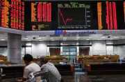 Bursa Malaysia dibuka rendah sederhana dalam dagangan berhati-hati