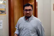 Chegubard mohon maaf kepada Nik Nazmi di mahkamah, saman fitnah selesai