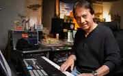 Dari 'la la la' ke 'sama sama': Kisah Lahirnya Lagu Legenda Mulanya Di Sini