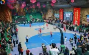 Di China, gelanggang bola keranjang terletak di dalam gua batu kapur