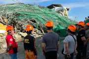 Dua mangsa hidup ditemui dalam runtuhan bangunan Filipina