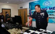 Dua sindiket scam antarabangsa dibongkar, seragam polis Delhi dirampas