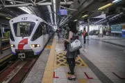 Gangguan LRT Laluan Kelana Jaya waktu puncak akibat kereta api rosak