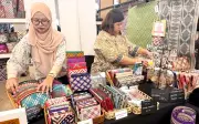 Graduan Orang Asli semai warisan tenunan Semelai