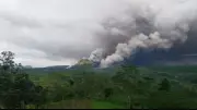 Gunung Semeru kekal status waspada selepas beberapa kali letusan