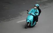 Hanoi tarik balik larangan motosikal petrol