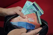 Harga Minyak Lebih Sejuk Angkat Ringgit dalam Dagangan Awal