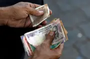 Harga minyak melambung, modal lari dan mata wang lemah cipta badai di Asia