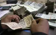 India giat stabilkan rupee ketika kejutan minyak berterusan