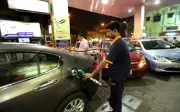 India naikkan harga bahan api runcit kali pertama sejak perang Iran