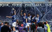 Ipswich ke Liga Perdana, Wrexham terlepas playoff