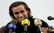 Iran rampas aset bekas kapten bola sepak yang menjadi pengkritik buangan