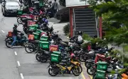 Kerajaan bincang tambah kuota BUDI95 penghantar makanan hingga 250 liter