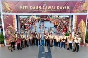 Lebih 5,000 peserta meriahkan perarakan Niti Daun Gawai Dayak Bintulu