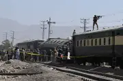 Letupan sasar kereta api tentera di Pakistan, 24 maut