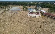 Mangsa banjir Indonesia saman kerajaan lambat bina semula