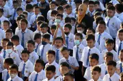 Mengapa sekolah kita masih belum beralih sepenuhnya ke buku teks digital?