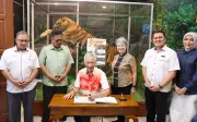 Menteri Kanan Singapura Lee Hsien Loong lawat pusat konservasi harimau di Temerloh