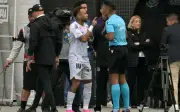 Neymar mengamuk kerana kesilapan pengadil, Santos tewas
