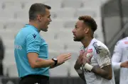 Neymar naik padang selepas kesilapan pengadil, Santos tewas 3-0
