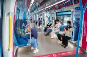 Panduan Naik Tren di Kuala Lumpur: Cara Bayar, Tap Masuk dan Keluar
