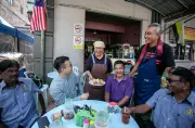 Pasangan suami isteri jadikan kedai mi di Batu Gajah simbol perpaduan