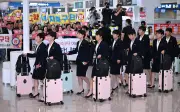 Pasukan bola sepak wanita Korea Utara tiba di Korea Selatan