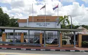Pemandu van langgar murid di pintu pagar sekolah direman 3 hari