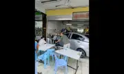 Pemandu warga emas hilang kawalan, rempuh kedai kopi di Kuching, dua cedera