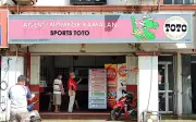 Pembeli barangan runcit menang RM34 juta selepas bertaruh nombor kegemaran