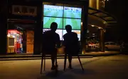 Peminat bola Asia berpeluh menanti hak siaran Piala Dunia