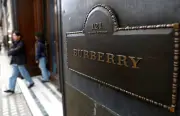 Pemotongan kos bantu Burberry kembali untung