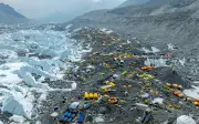 Pendaki Nepal mulakan musim Everest dengan pendakian pertama