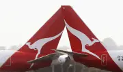 Penerbangan Qantas terpaksa dialihkan selepas penumpang gigit pramugara