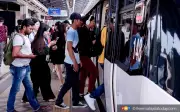 Pengalaman naik tren: Pengembaraan atau bahaya?