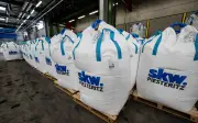 Pengeluar baja Jerman dan petani bergelut dengan kesan perang Iran