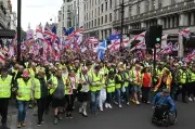 Perhimpunan Tommy Robinson di London tarik puluhan ribu, 43 ditahan