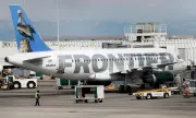 Pesawat Frontier langgar perampas pagar di Denver, 12 cedera