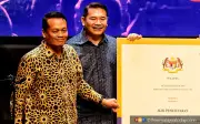 PKR timbang guna undang-undang anti lompat parti terhadap Rafizi, Nik Nazmi
