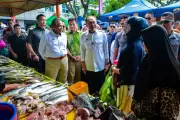 PM Anwar gesa agensi bantu peniaga kecil masih tak tahu kemudahan pinjaman