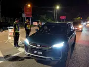 Polis tingkat rondaan dan sekatan jalan di Durian Tunggal susulan rompakan bersenjata
