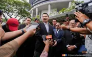 Rafizi tinggalkan Ibu Pejabat SPRM selepas 9 jam disoal siasat
