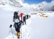 Rekod 492 Permit Everest: Lonjakan Pelancongan Lasak, Risiko Kesesakan Maut