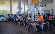 Sri Lanka naikkan harga minyak, inflasi meningkat dua kali ganda