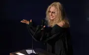 Streisand batal hadir Cannes akibat kecederaan lutut