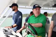 Sultan Ibrahim pandu bot laju, selam periksa keadaan laut Mersing
