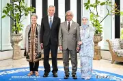 Sultan Pahang terima kunjungan Lee Hsien Loong dan delegasi Singapura