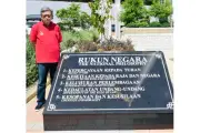 Sultan Selangor suruh Ronnie Liu, Wong Siew Ki ziarah Rukun Negara seminggu sekali